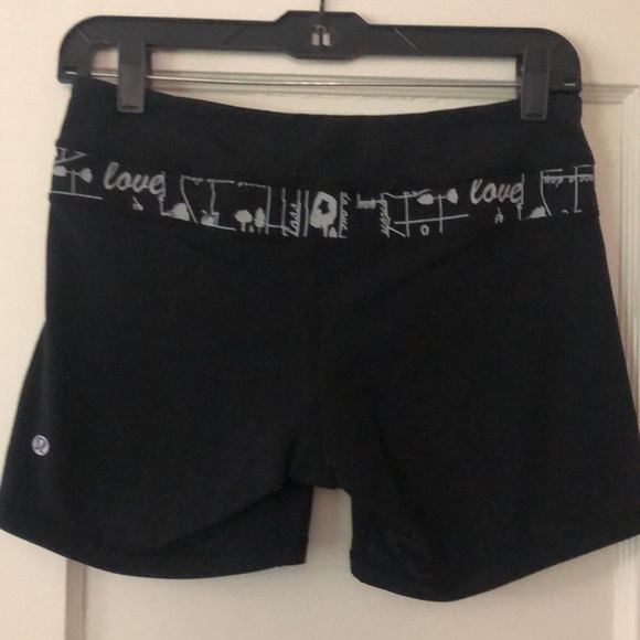 Lululemon bike shorts - size 6 - Picture 2 of 2